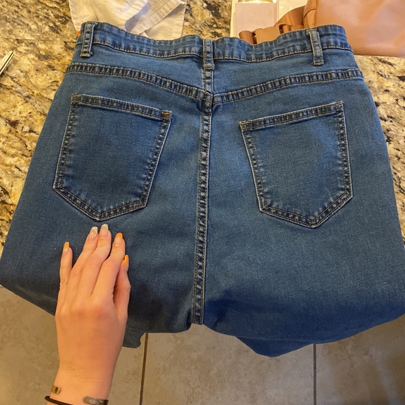 🔥5/$20🔥 HIGH WAISTED BUTTON FRONT SKINY JEANS - Picture 3 of 3